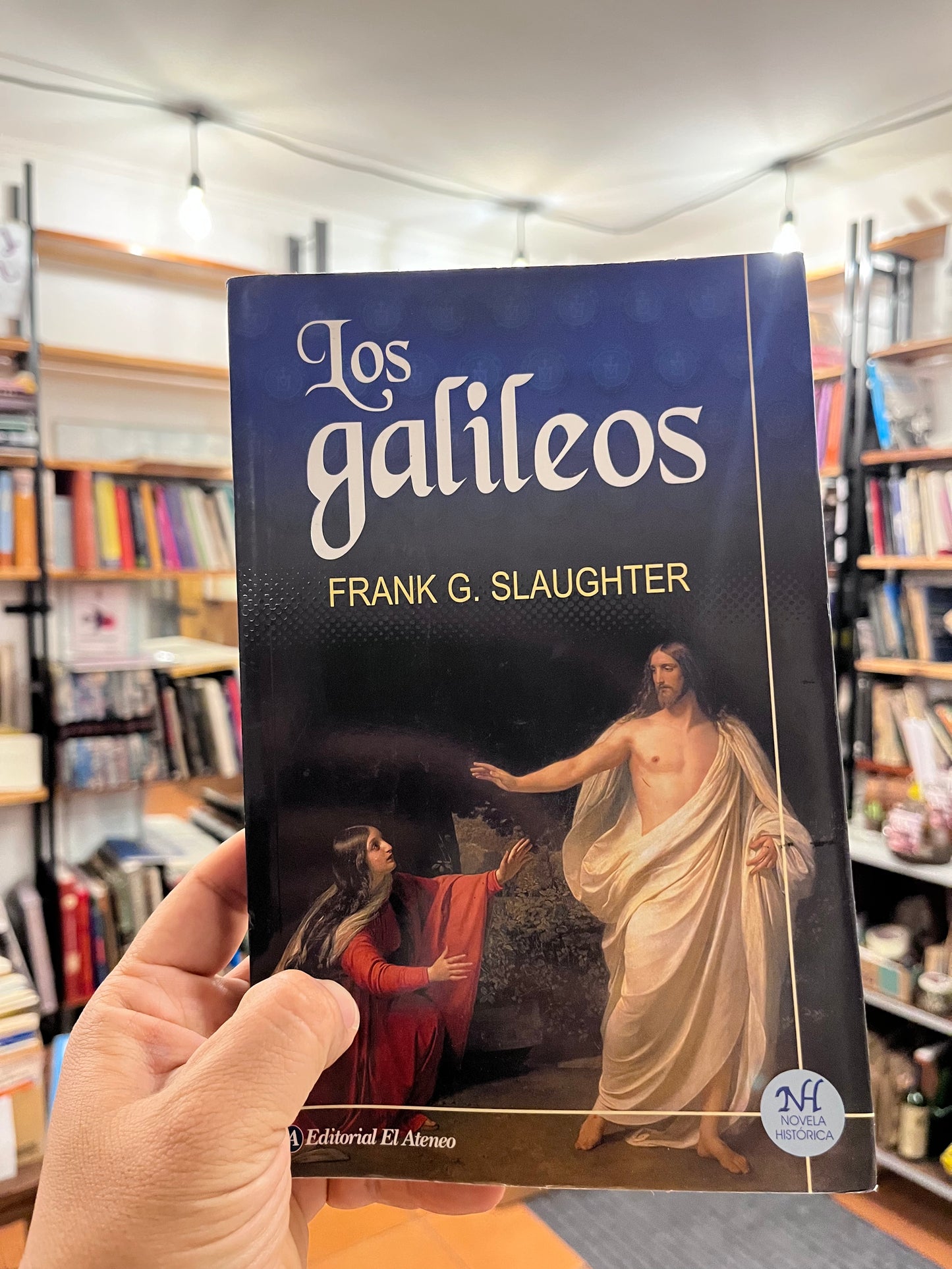 Los Galileos. Libro rescatado del incendio