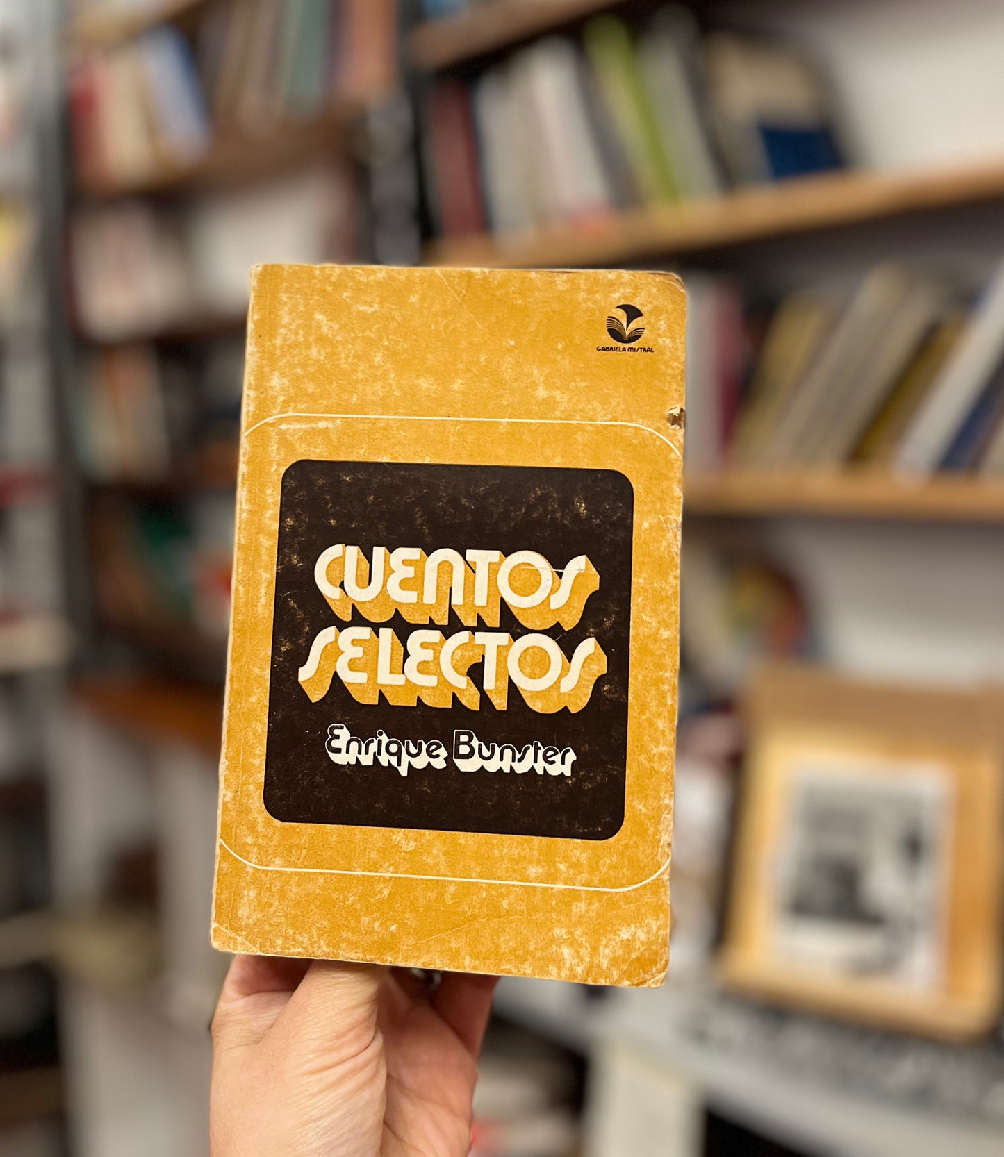 Cuentos selectos Enrique Bunster. Libro rescatado del incendio