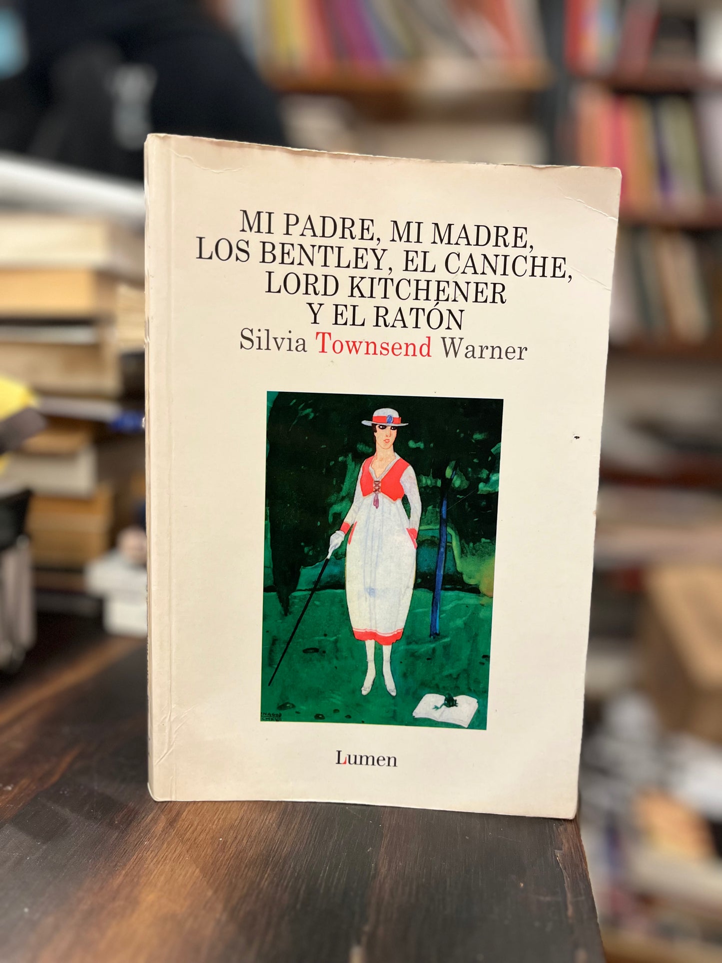 Mi padre, mi madre, Los Bentley, el Caniche. Libro rescatado del incendio
