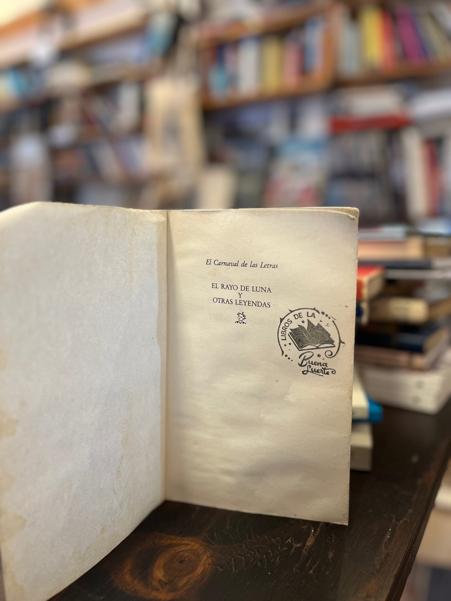 El rayo de luna y otras leyendas. Libro rescatado del incendio