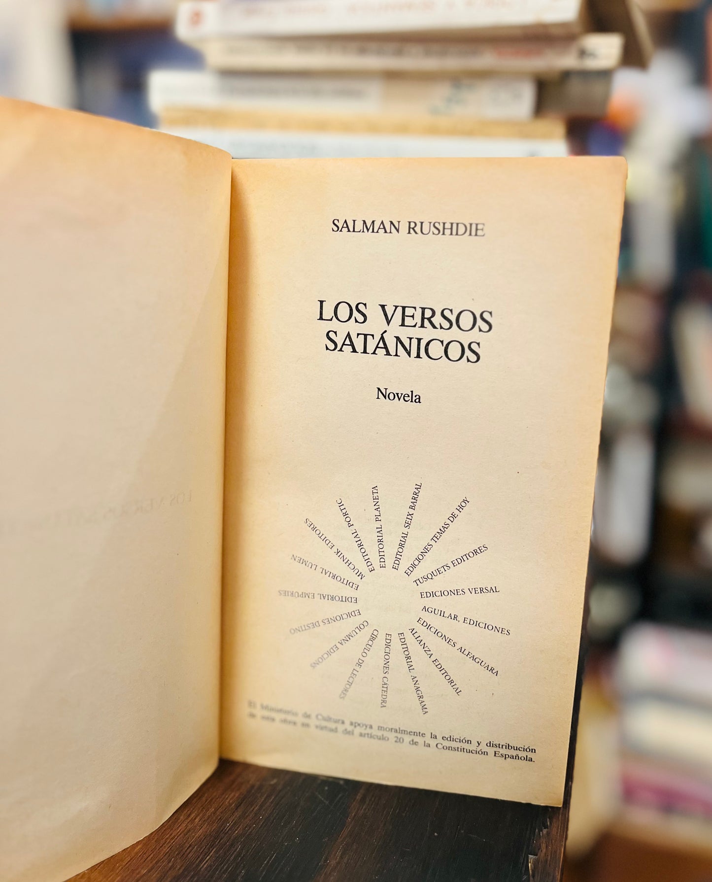 Los versos satánicos. Primera edición