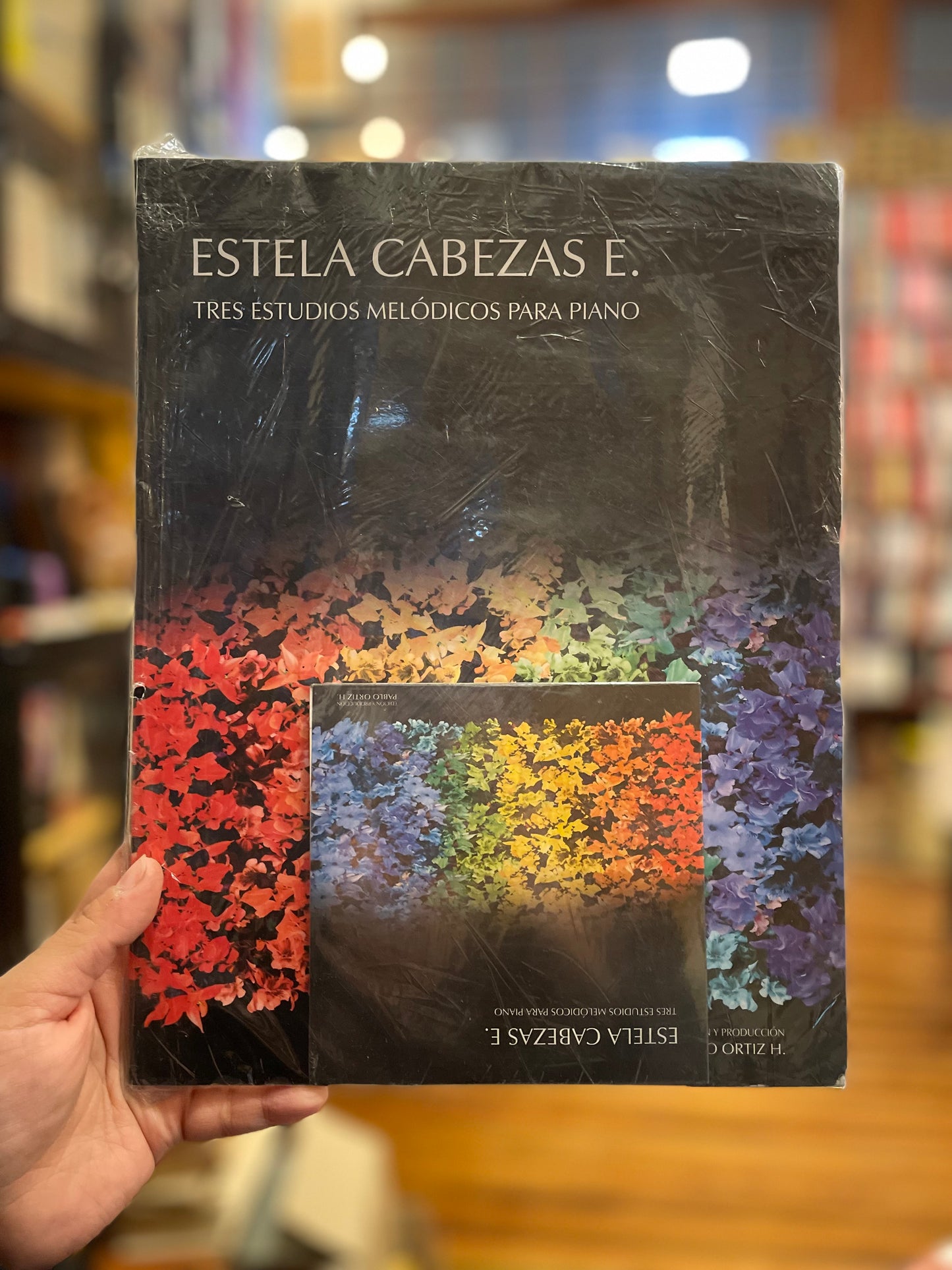 Estela Cabezas E. Tres estudios melódicos para piano. Incluye CD