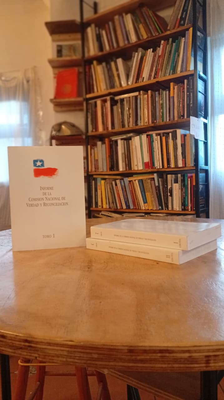 Informe de la Comisión Nacional de Verdad y Reconciliación. Tres tomos