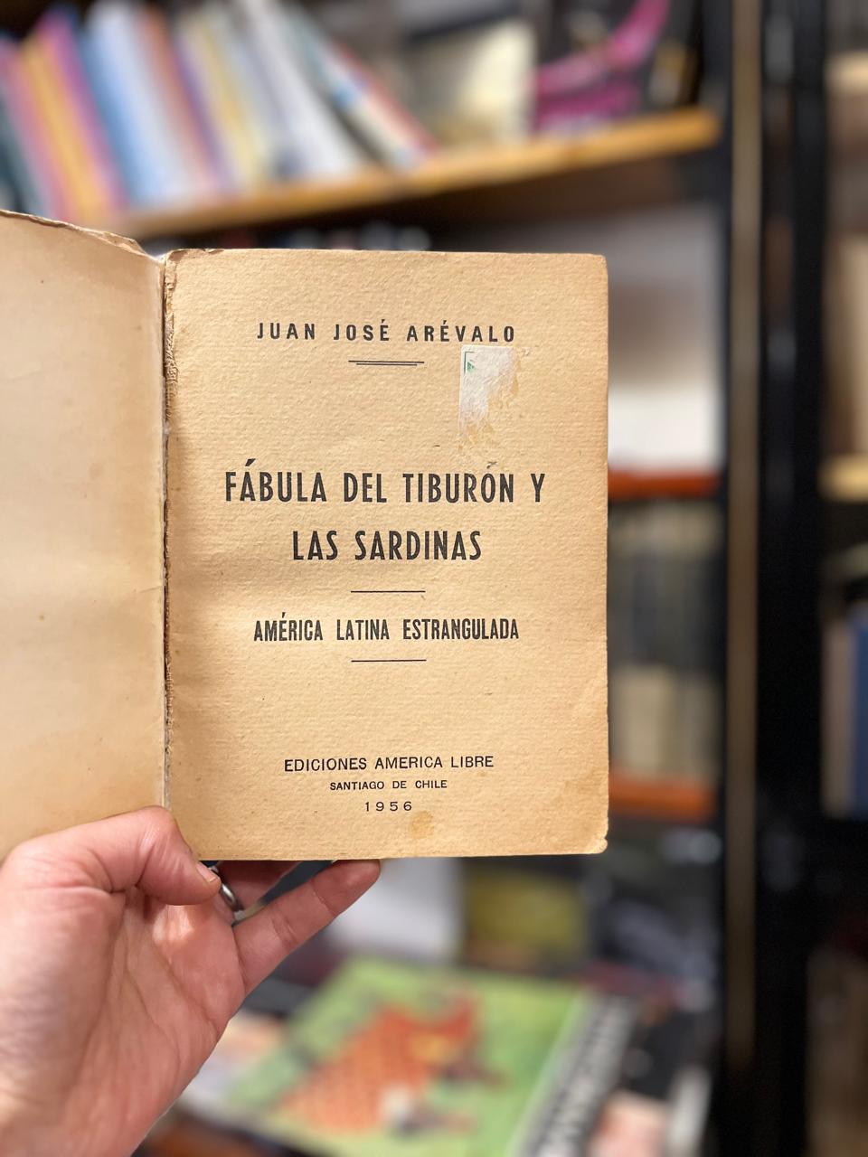 Fábula del tiburón y las sardinas. América Latina Estrangulada