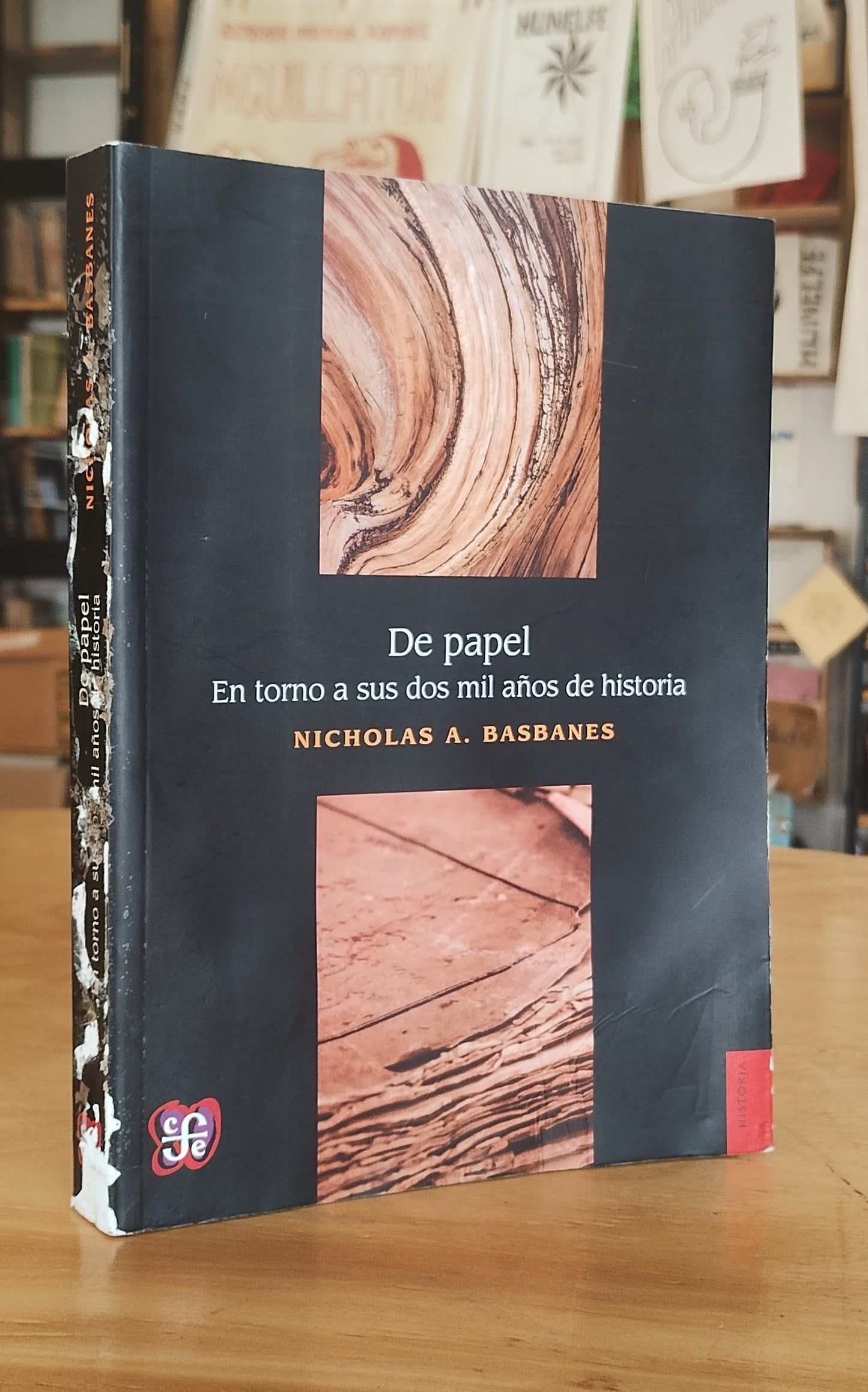De papel. En torno a sus dos mil años de historia. Libro rescatado del incendio