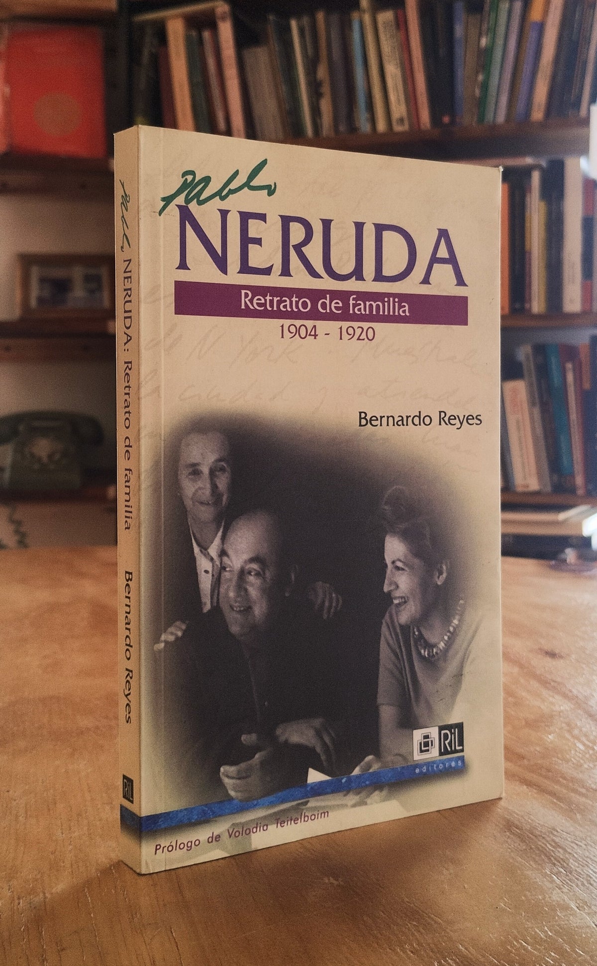 Neruda: Retrato de familia 1904-1920. Libro rescatado del incendio