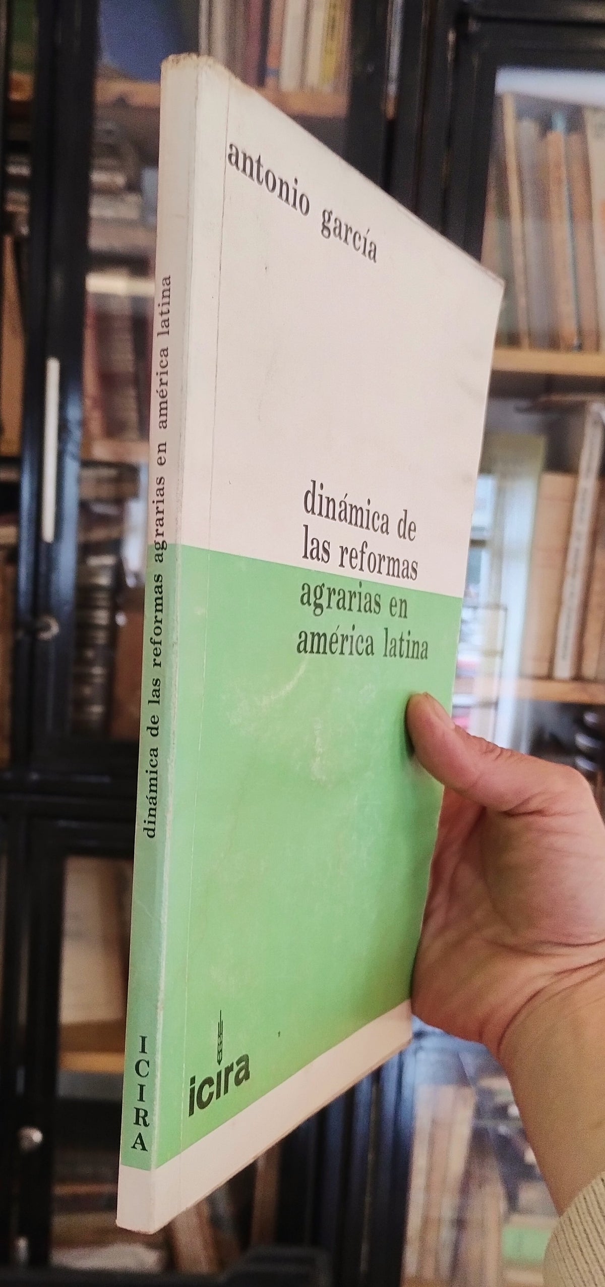 Dinámica de las reformas agrarias en América Latina. Libro rescatado del incendio