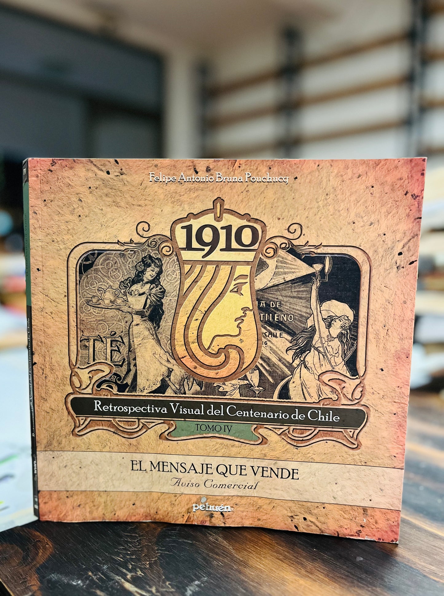Retrospectiva visual del Centenario de Chile. El mensaje que vende. Libro rescatado del incendio de la Librería Crisis