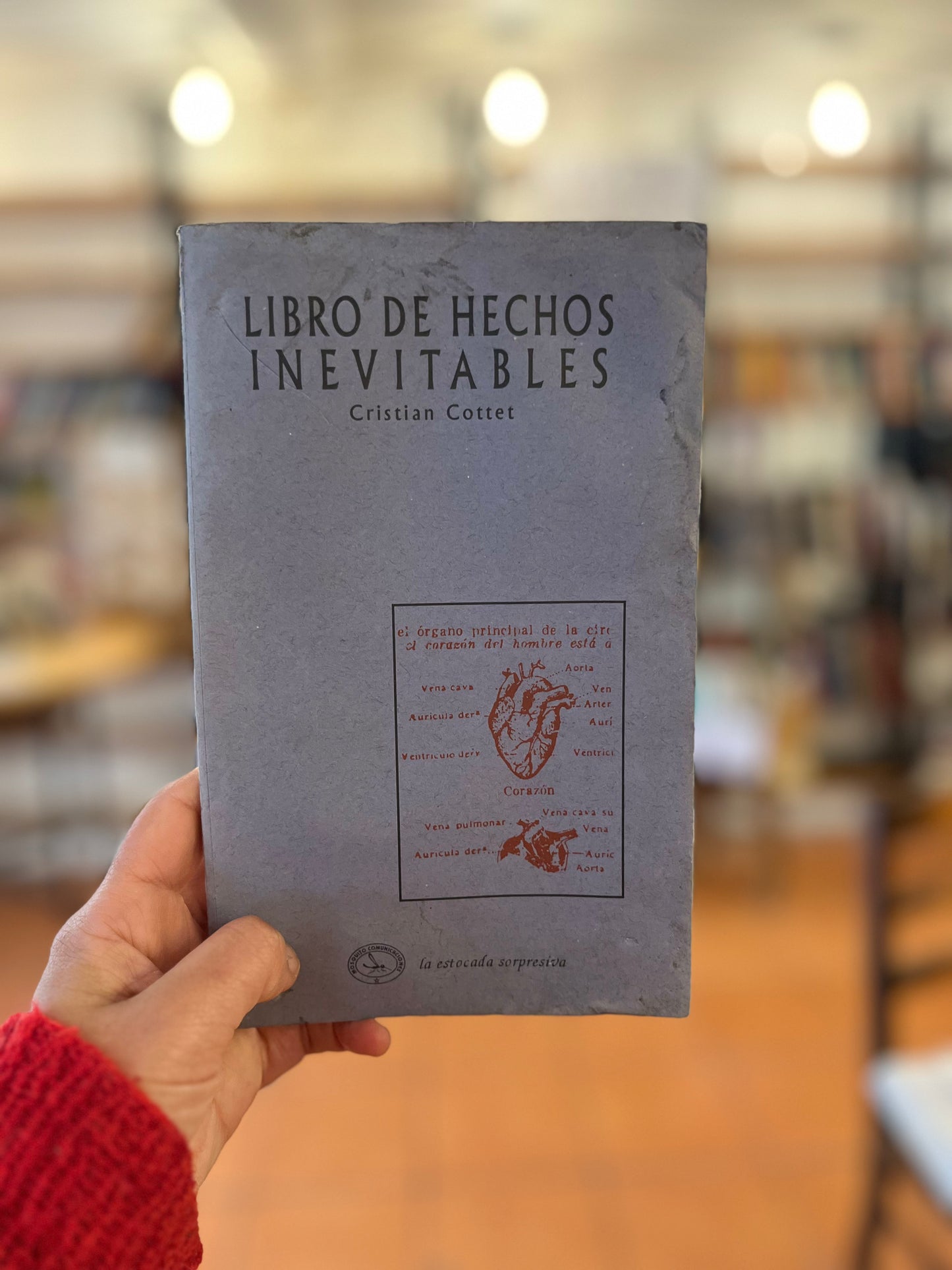 Hechos inevitables. Cristian Cottet. Libro rescatado del incendio