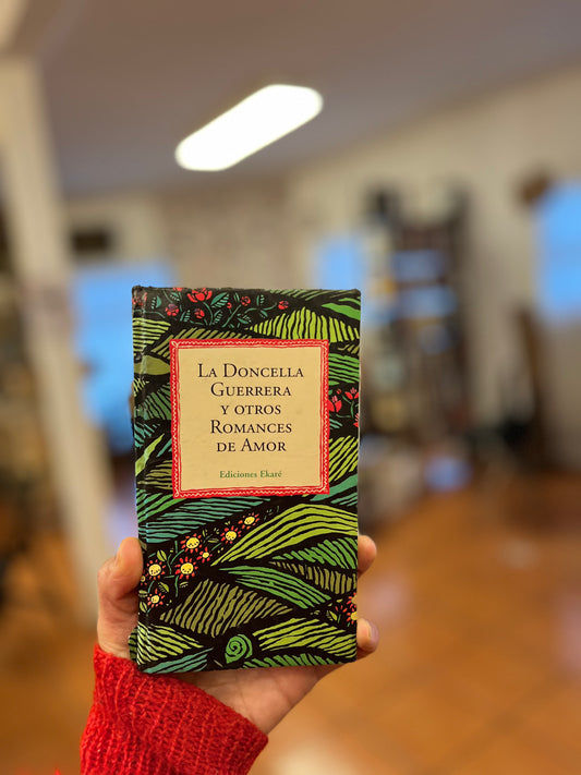 La doncella guerrera y otros romances de amor. Libro rescatado del incendio