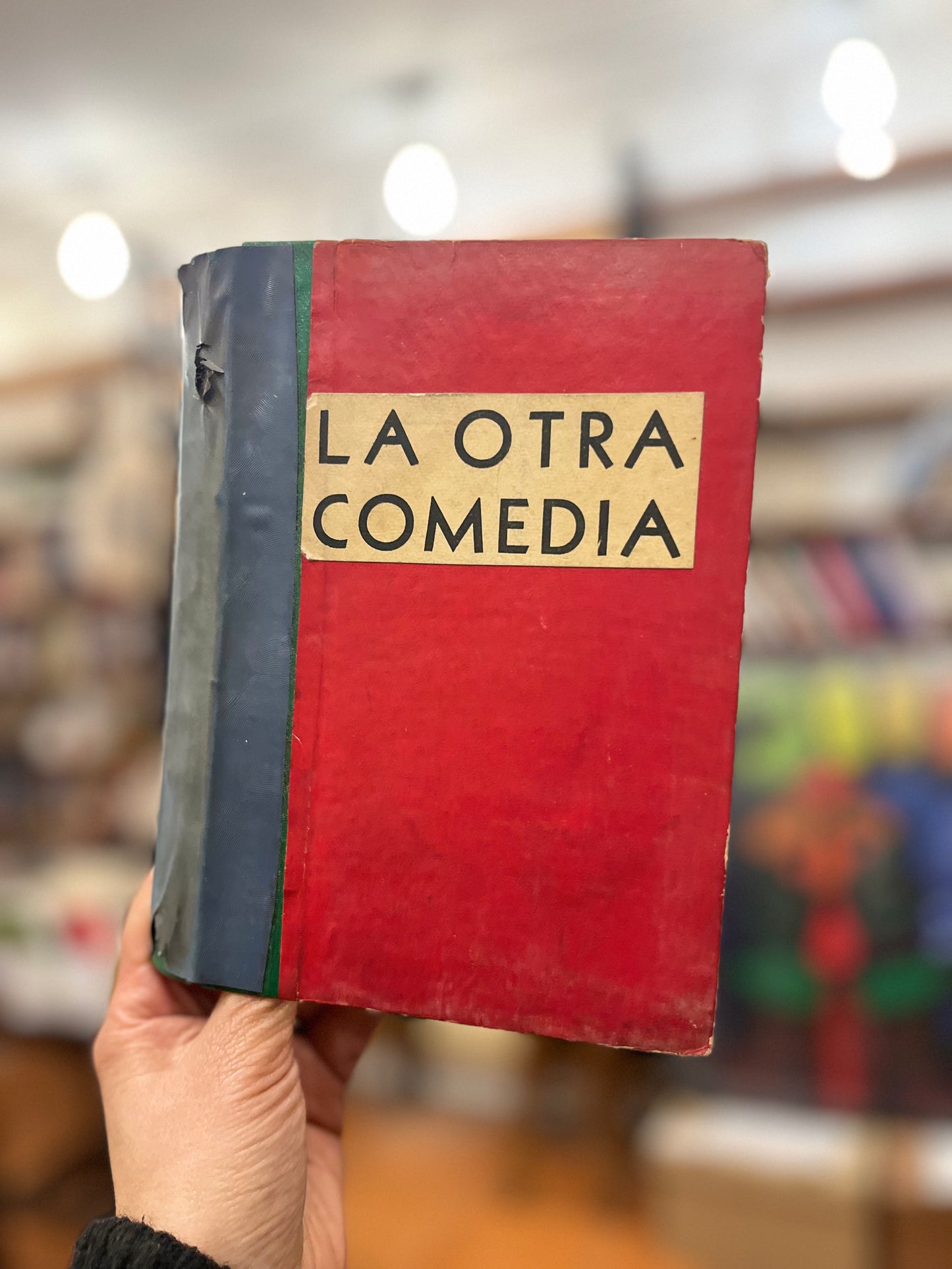 La otra comedia. Libro rescatado del incendio