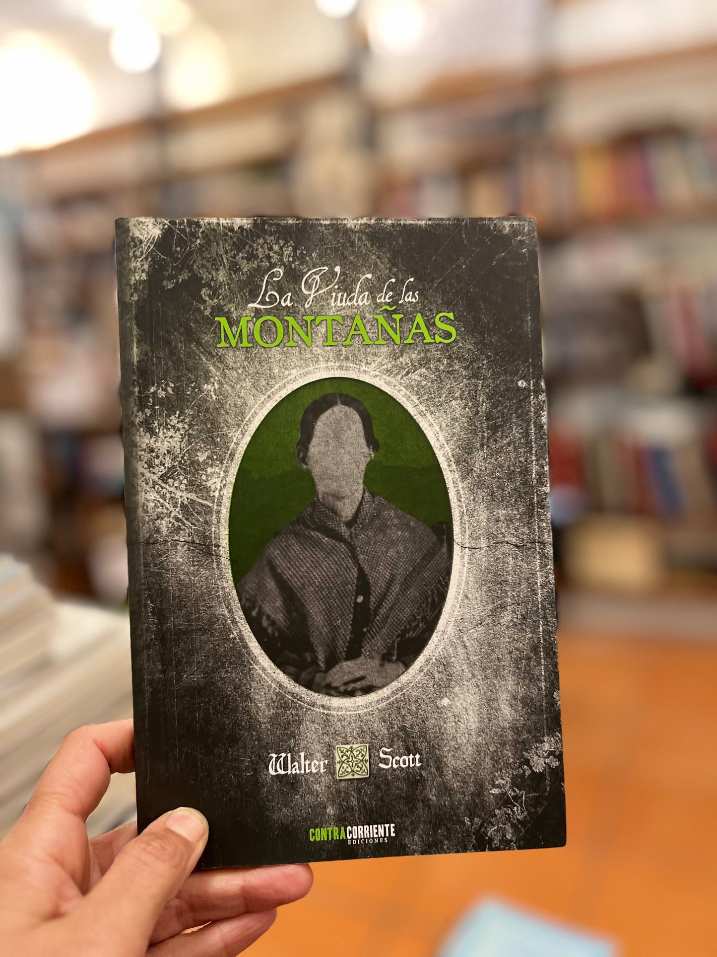 La viuda de las montañas. Libro rescatado del incendio