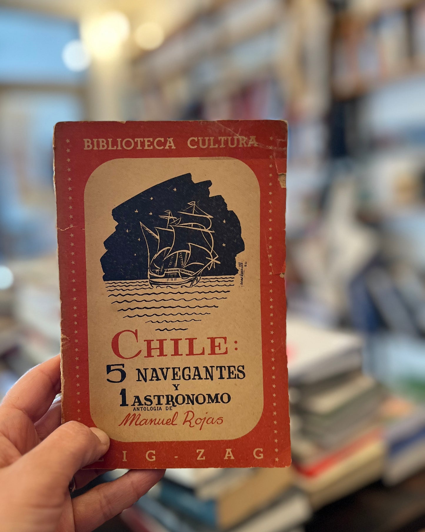 Chile: 5 navegantes y 1 astrónomo. Libro rescatado del incendio