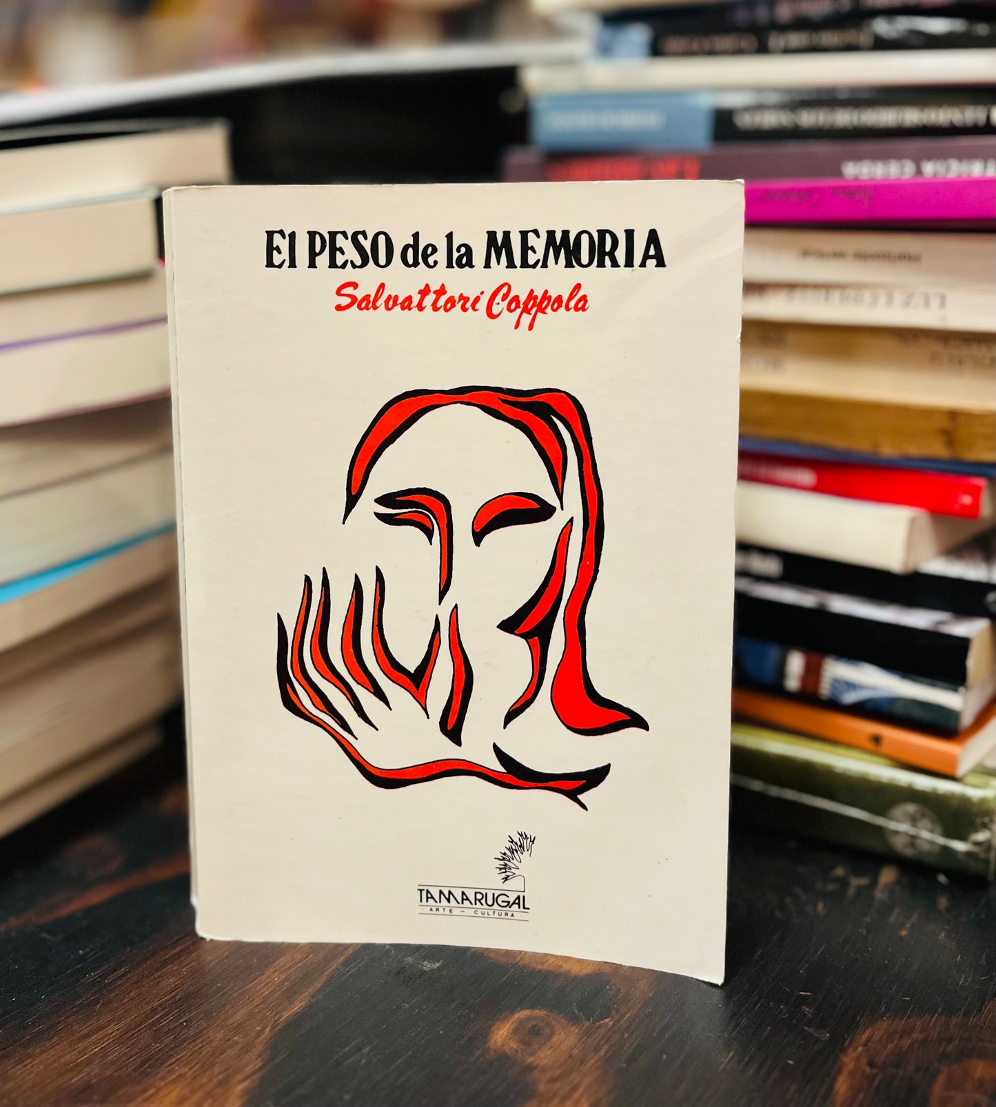 El peso de la memoria. Primera edición Libro rescatado del incendio
