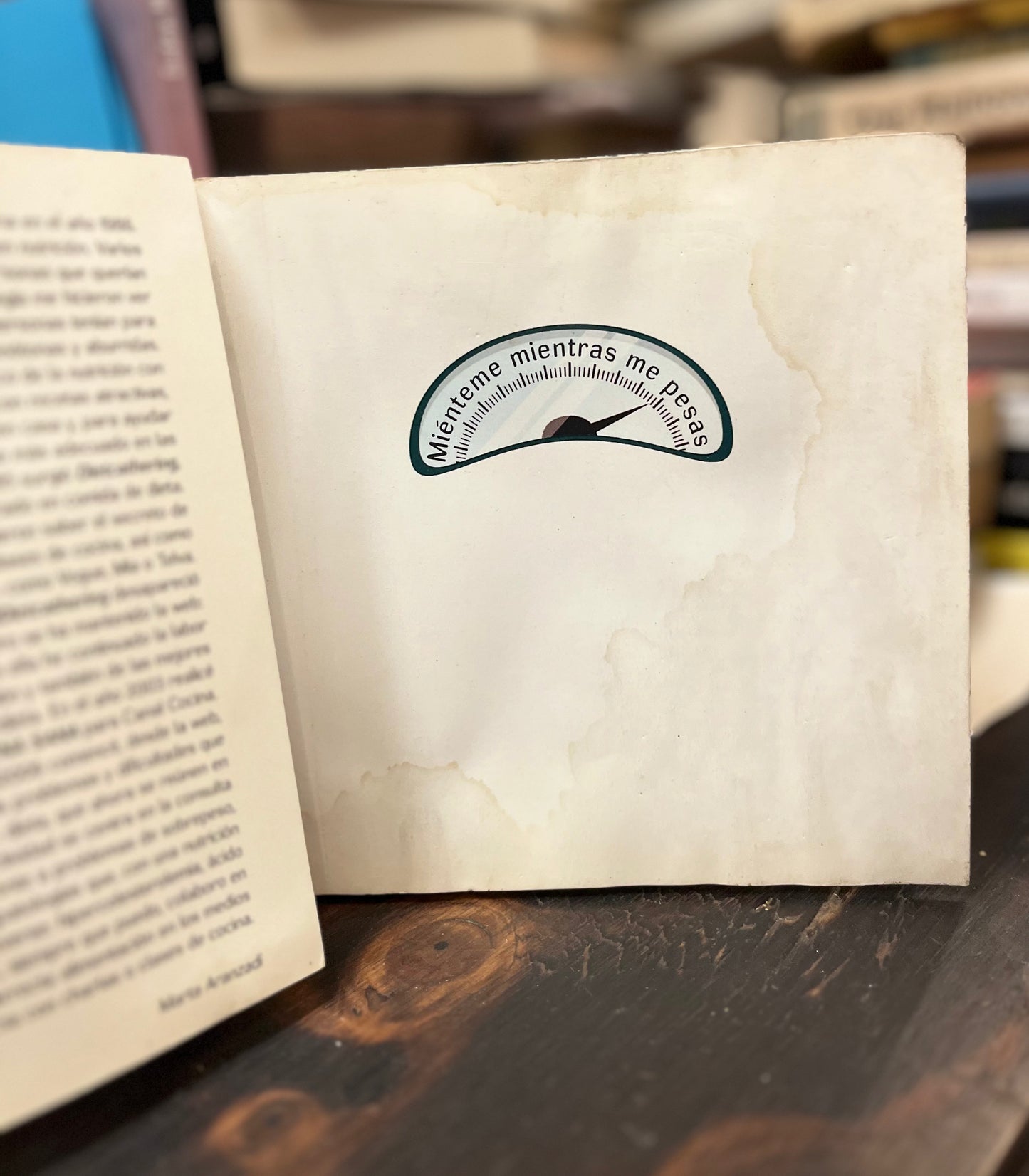 Miénteme mientras me pesas. Libro rescatado del incendio