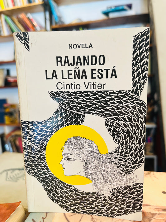 Rajando la leña está