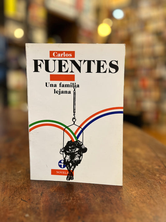 Una familia lejana