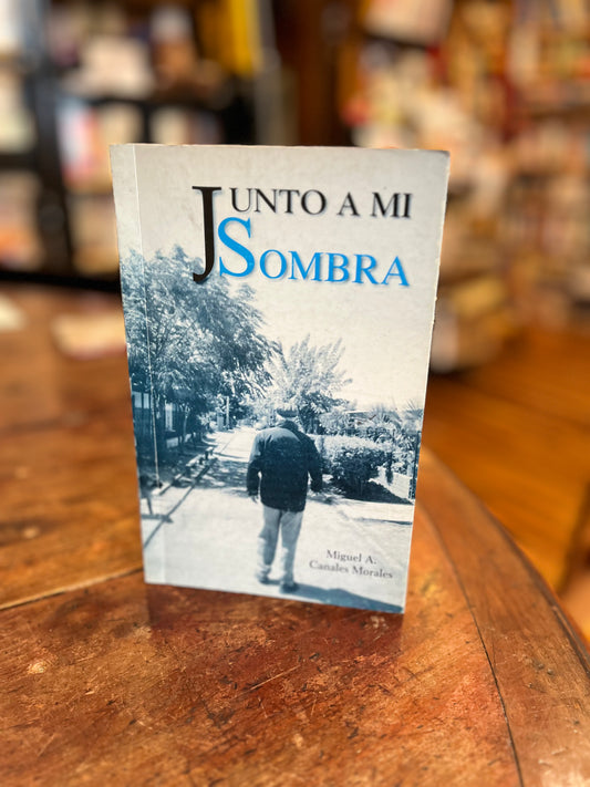 Junto a mi sombra