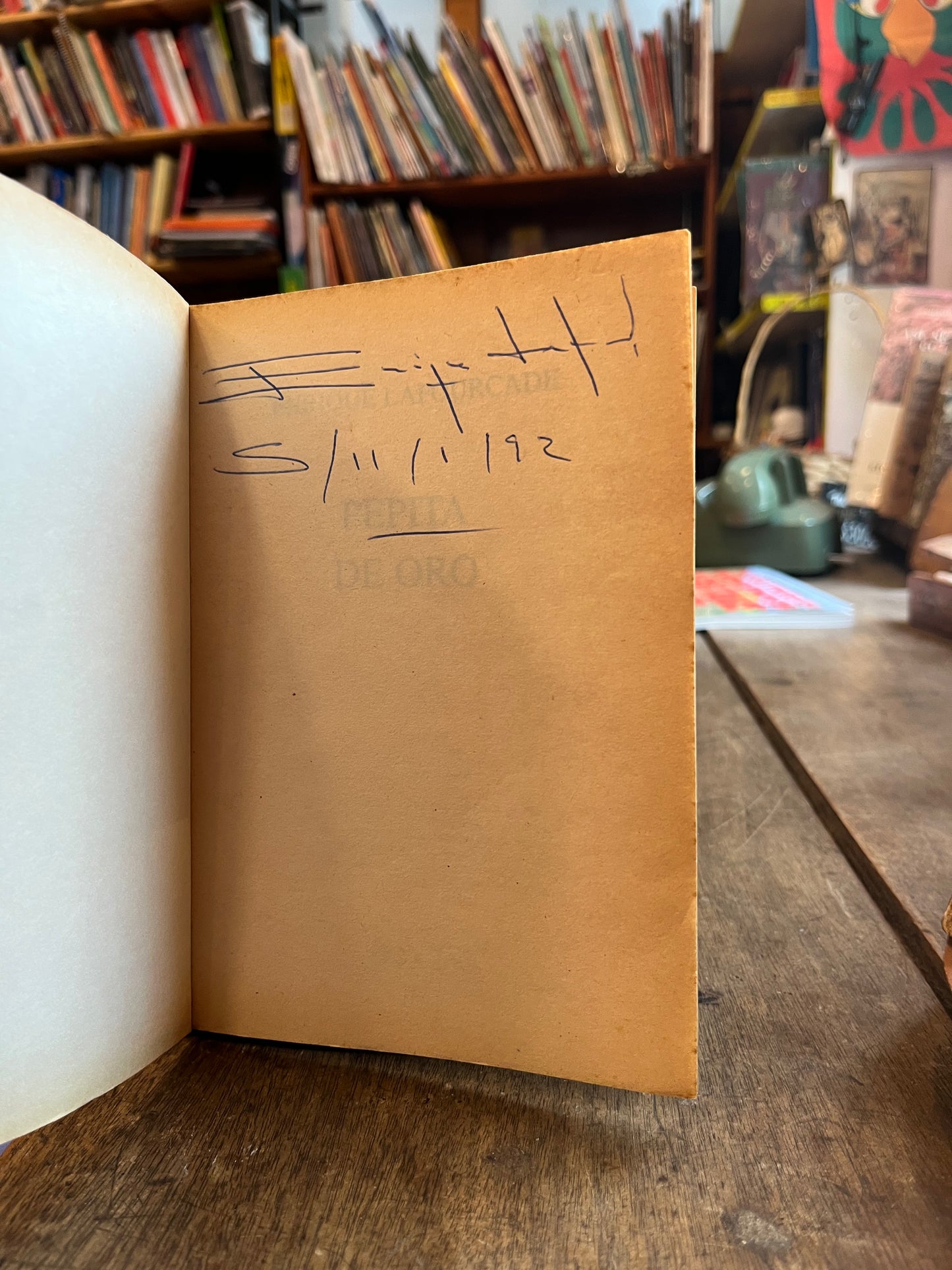 Pepita de oro. Firmado por Enrique Lafourcade