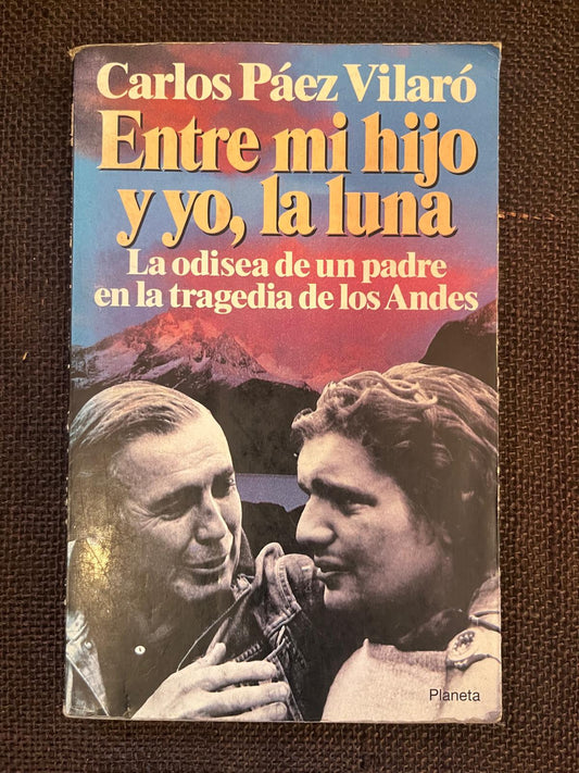 Entre mi hijo y yo, la luna.