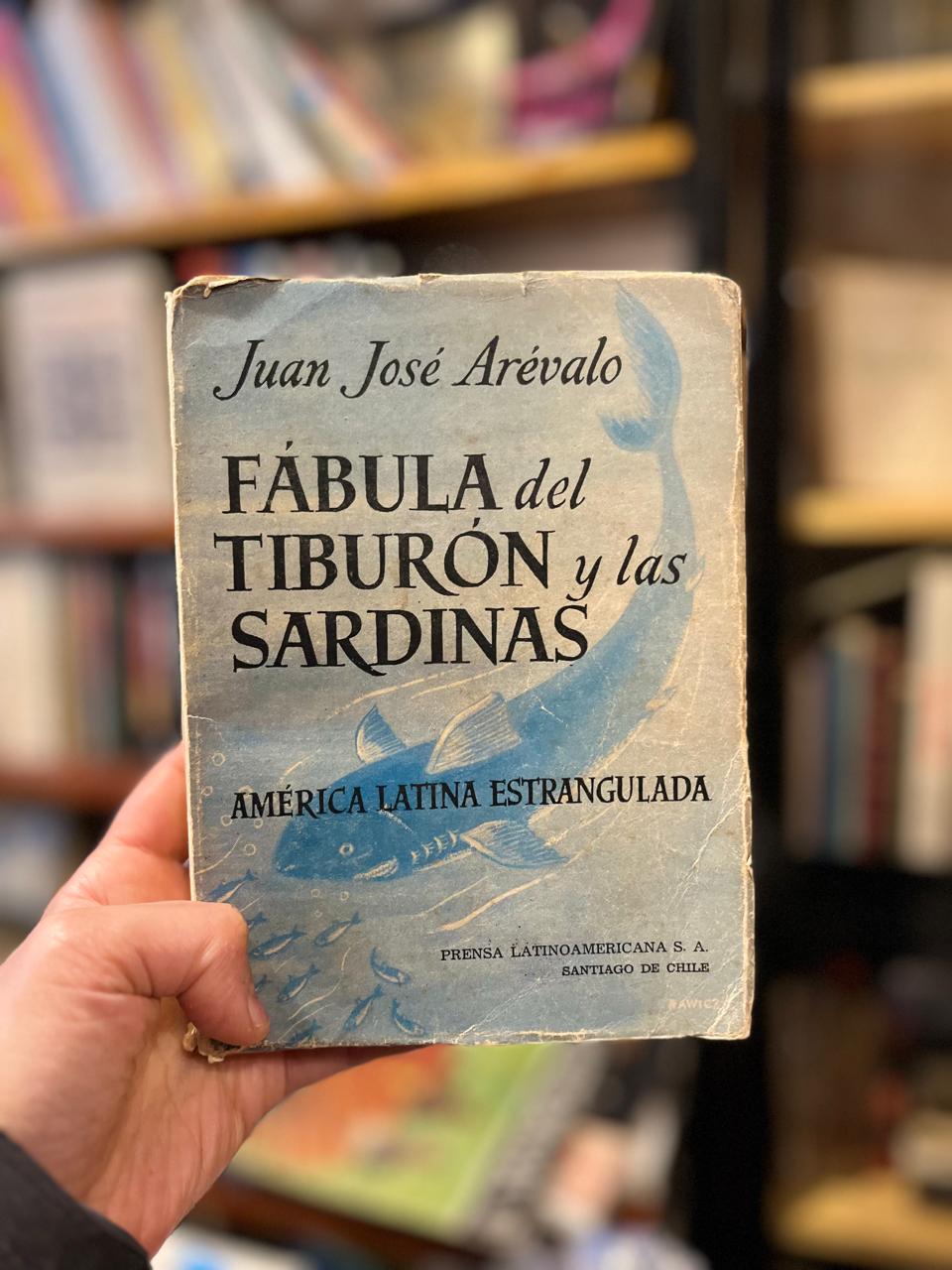 Fábula del tiburón y las sardinas. América Latina Estrangulada